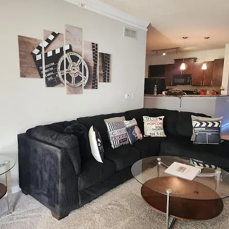 Two The Movies - Spacious Rooms - Sleeps 7 Instant Booking!